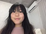 笑顔の少女のポートレート